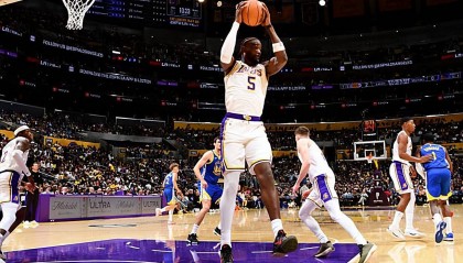 湖人内线新援展现出进攻端的潜力