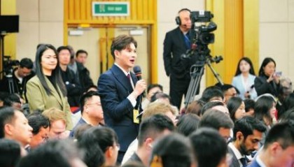 多措并举防控金融风险