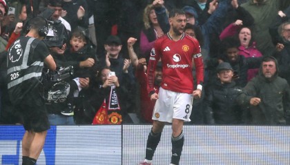 曼联新星库尼亚闪耀全场，费迪南德盛赞其自信气场与球队掌控力