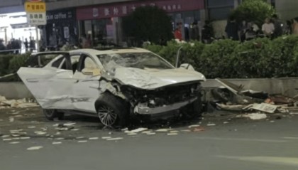 河南信阳发生交通事故，涉事车辆严重受损，警方：确有此事
