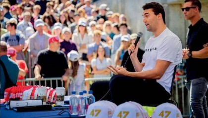 22岁顶级学霸,枪杀31岁“政坛顶流”