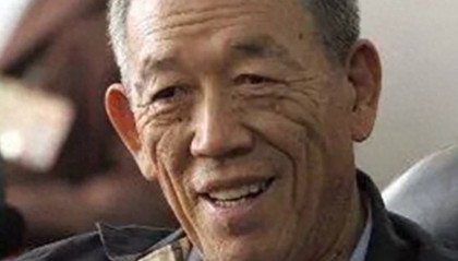 他是王震的儿子,曾任中信集团董事长,帮助中信度过亚洲金融危机