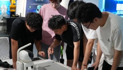 河南财政金融学院师生到展览馆开展第十六期认知实习活动