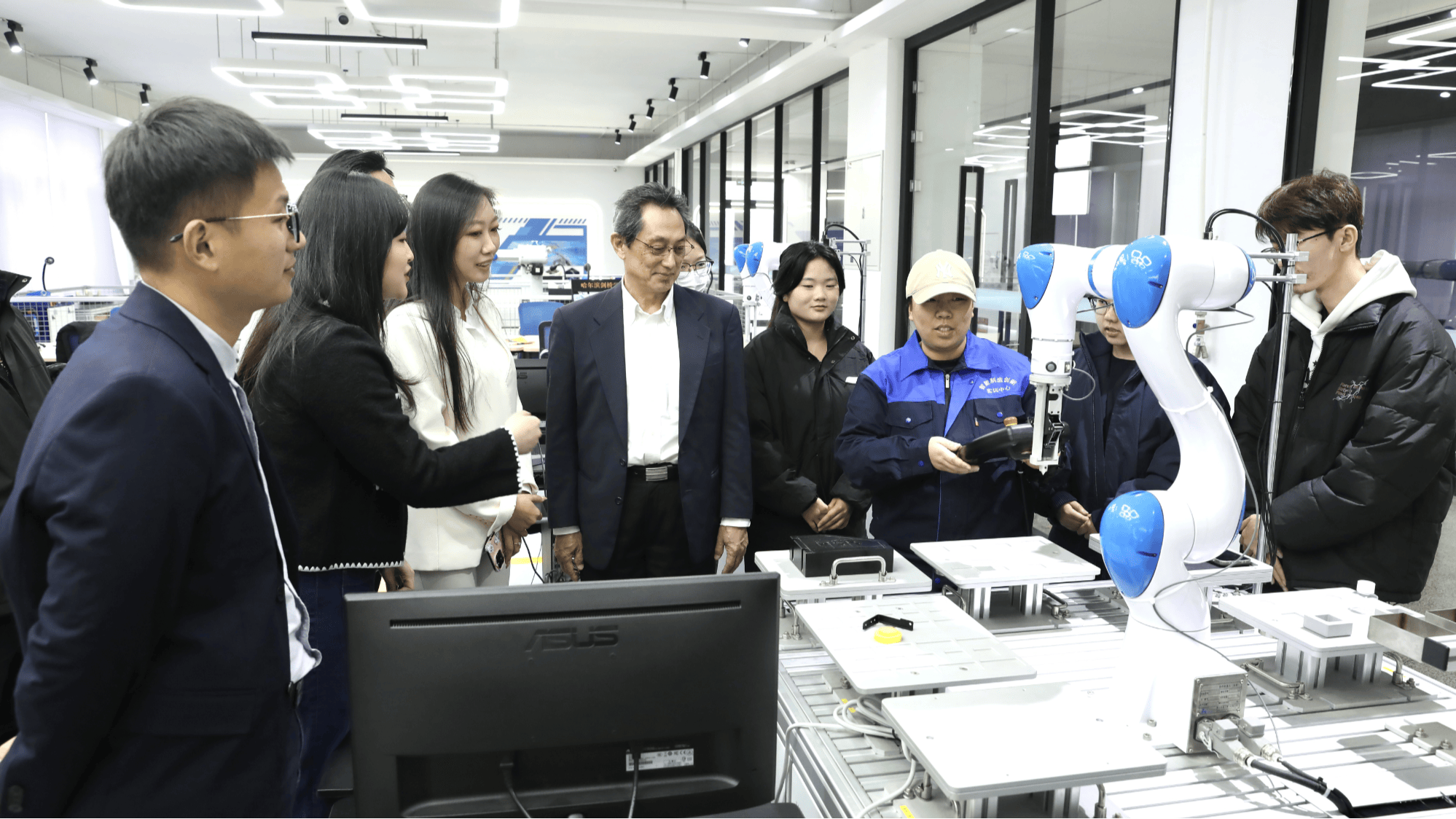 马六甲科技大学代表团访问哈尔滨剑桥学院