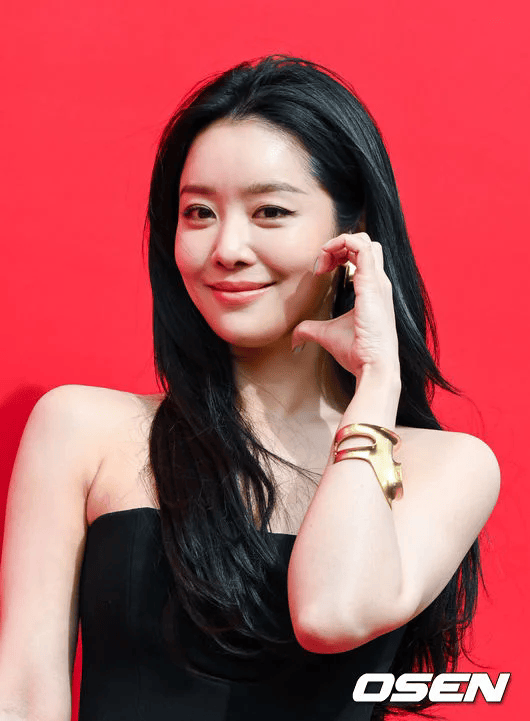 韩国知名女星回应“金汤匙传闻”，父亲和亲戚都是金融界人士