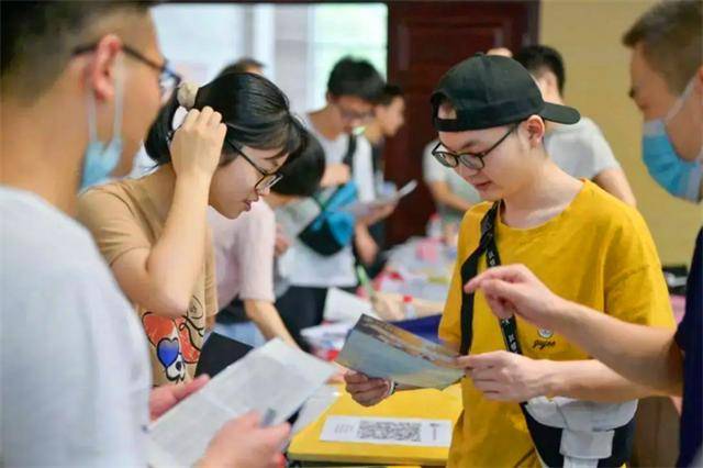 金融专业必考证书全攻略：从入门到高阶，一文帮你精准选择