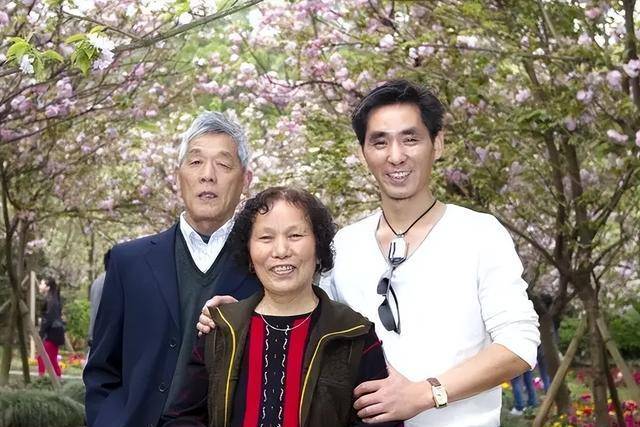 北大才子顾颐，将70岁癌症晚期父亲骗出国，88天后却“奇迹重生”