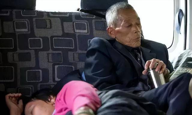 北大才子顾颐，将70岁癌症晚期父亲骗出国，88天后却“奇迹重生”