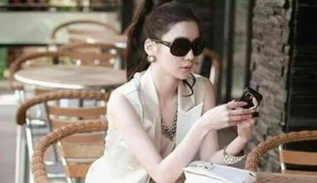 “美女CEO”林晓芸，23岁继承10亿资产，如今掌管8700亿金融帝国