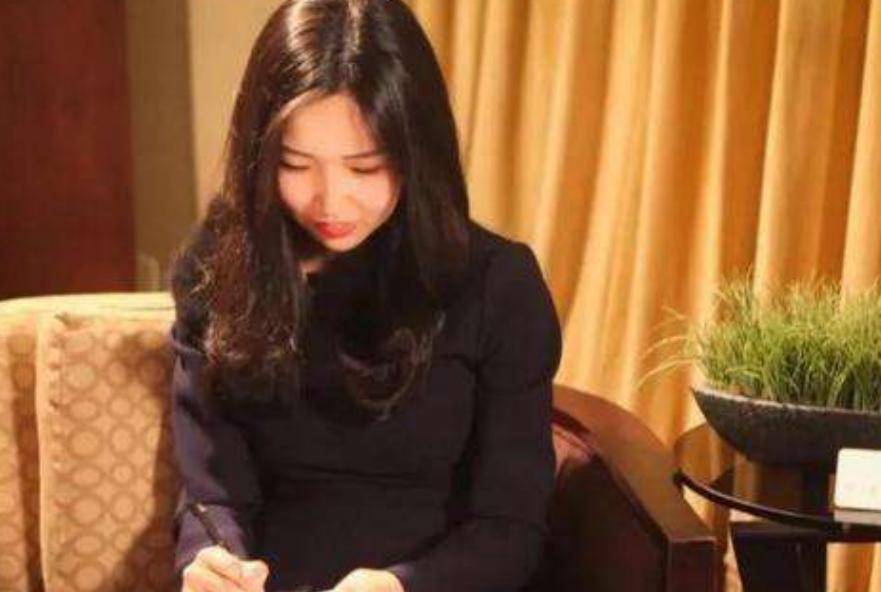 “美女CEO”林晓芸，23岁继承10亿资产，如今掌管8700亿金融帝国