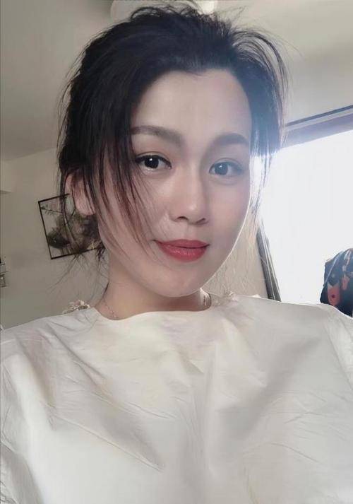 “美女CEO”林晓芸，23岁继承10亿资产，如今掌管8700亿金融帝国