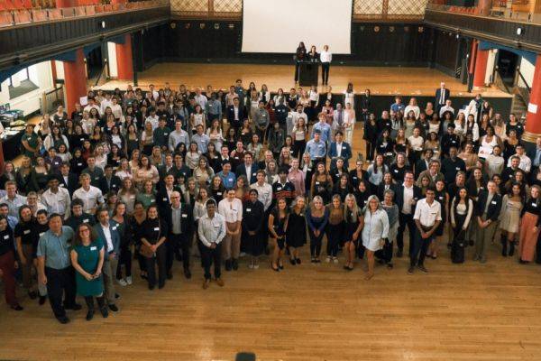 跨越国界，收获非凡金融学识——中国人民大学加拿大女王大学金融硕士