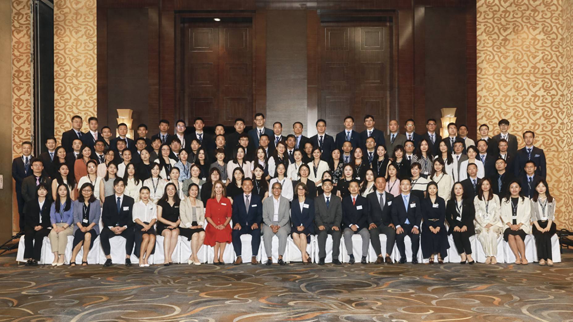 中国人民大学与加拿大女王大学金融硕士项目：边带团队，边读名校硕士