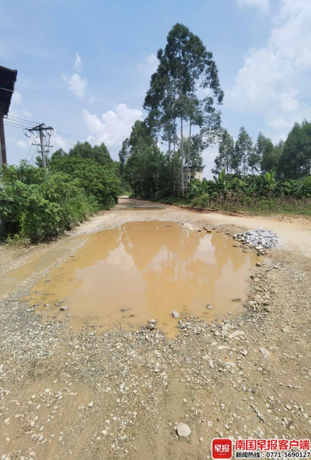 南宁一“白改黑”道路被打烂,两年多未完工!部门回应:正重新招标