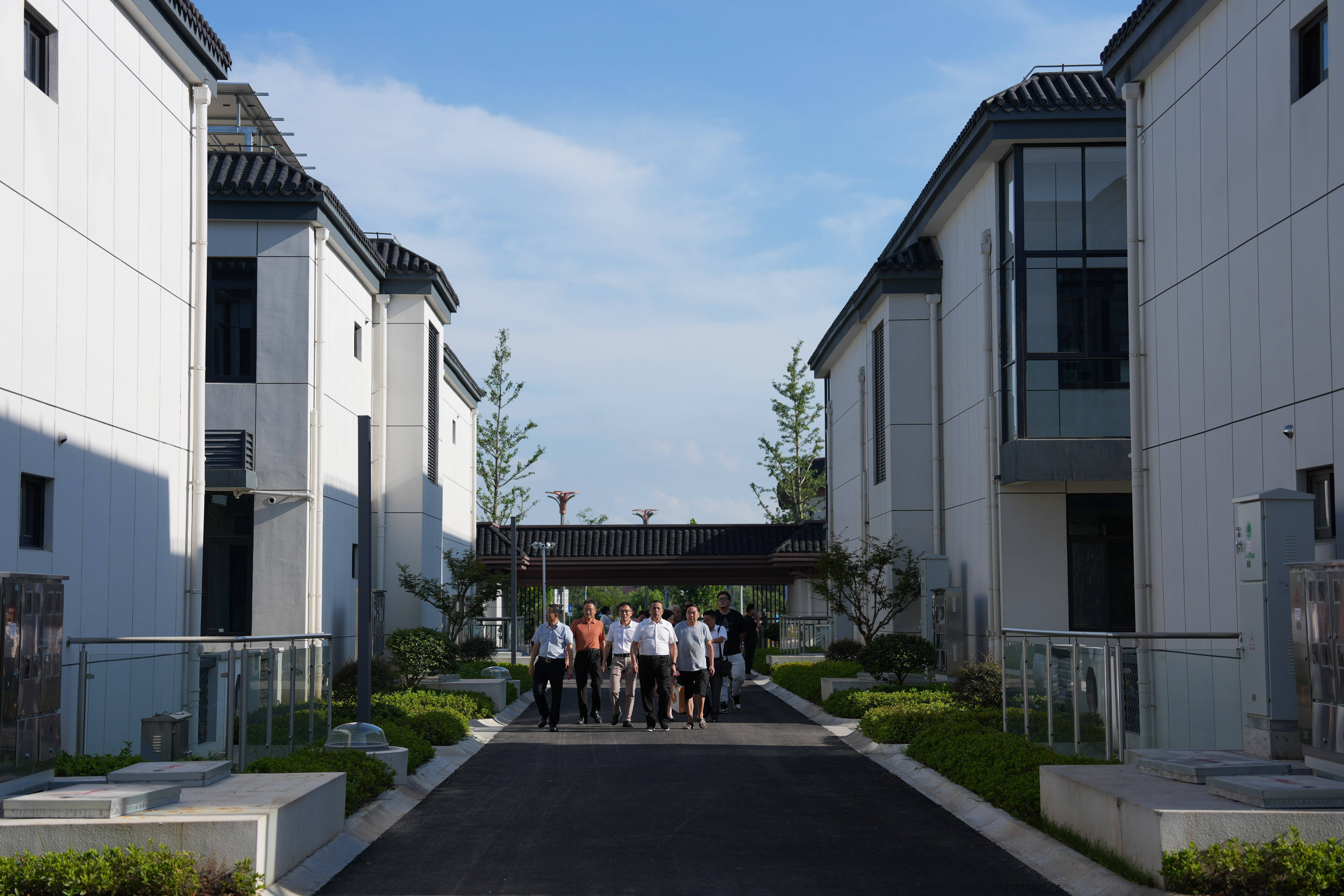 浙江宁波：农村屋顶光伏项目并网 村民共享“阳光经济”