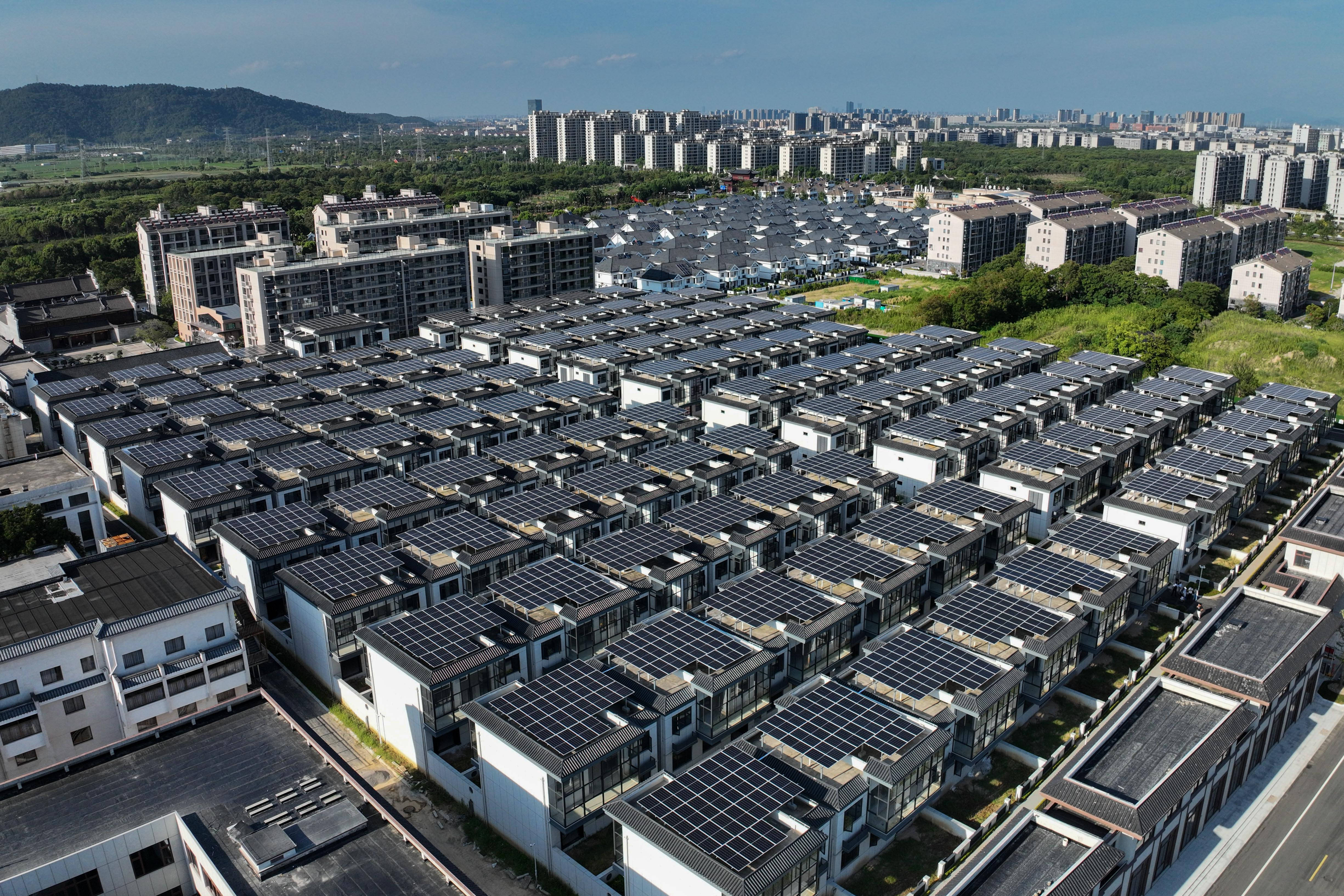 浙江宁波：农村屋顶光伏项目并网 村民共享“阳光经济”