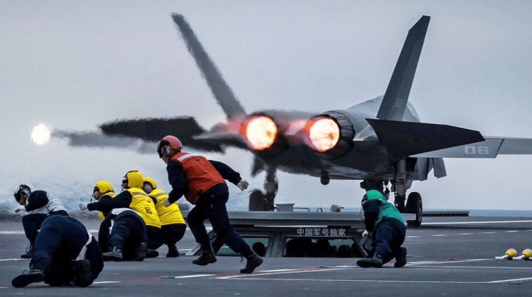 福建舰“无烟”弹射歼35,美国人念叨两件事,印度和日本同样感受到了巨大的压力