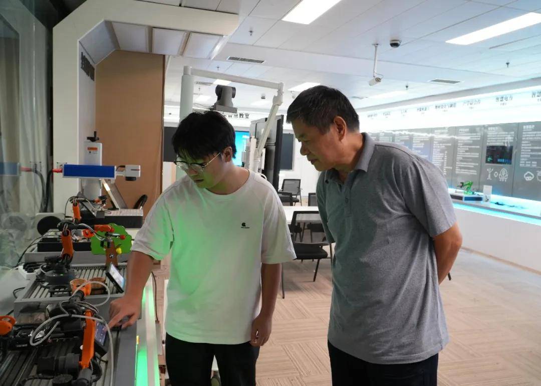 河南财政金融学院原副校长李宝洲莅临展览馆参观交流