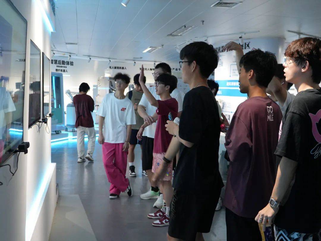 河南财政金融学院师生到展览馆开展第十六期认知实习活动