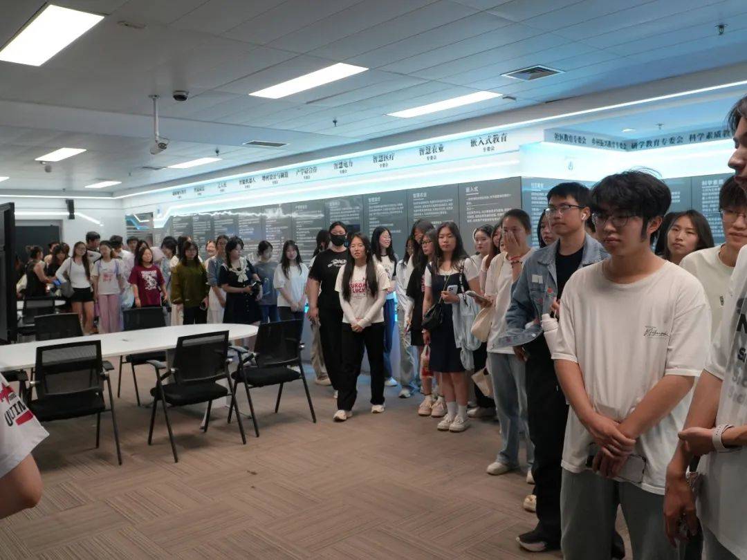 河南财政金融学院师生到展览馆开展第十二期认知实习活动