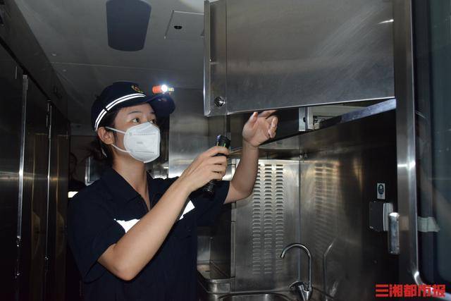 干净又安全,长沙动车所开启103列动车组“大体检”