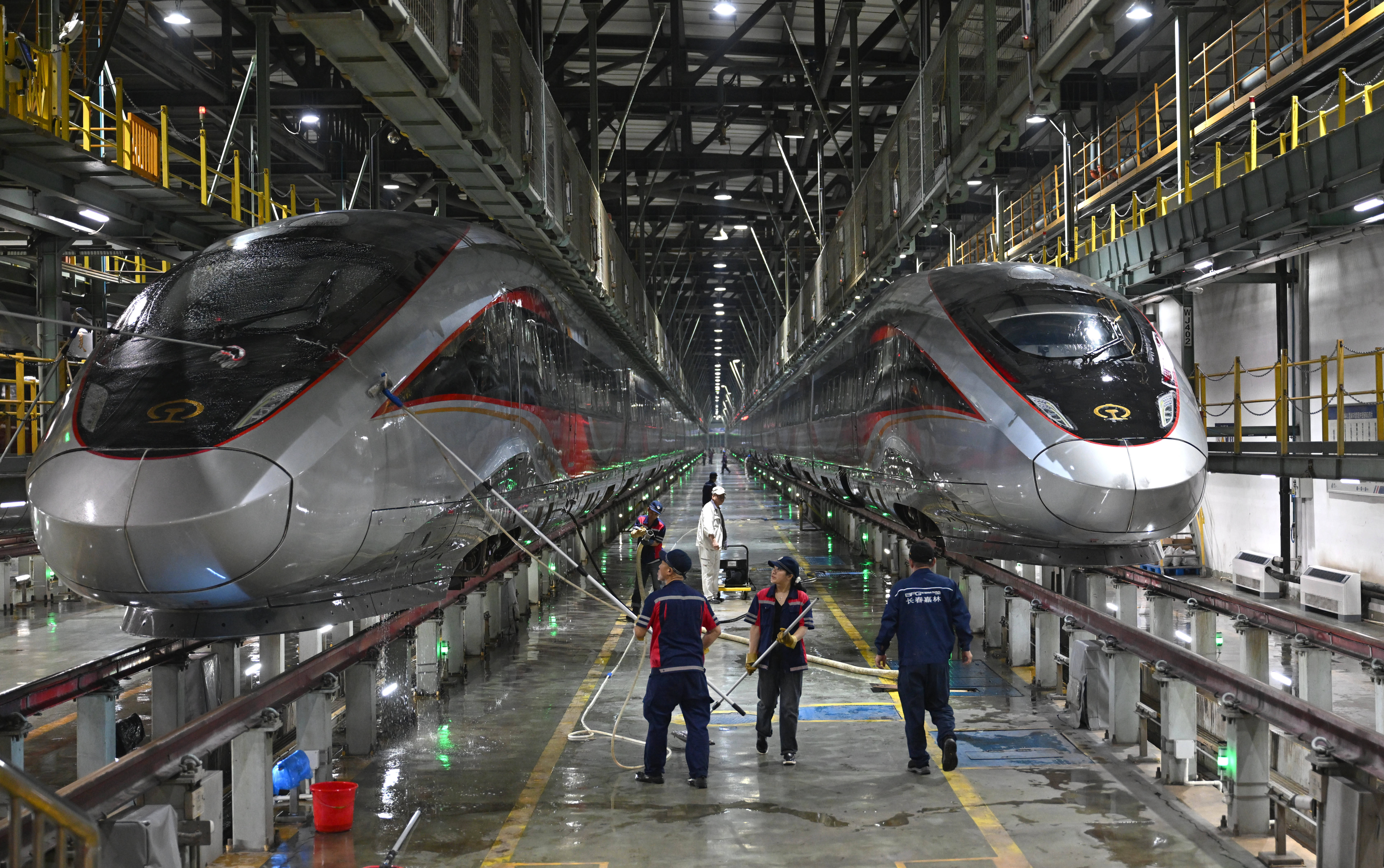 夜检动车 护航双节