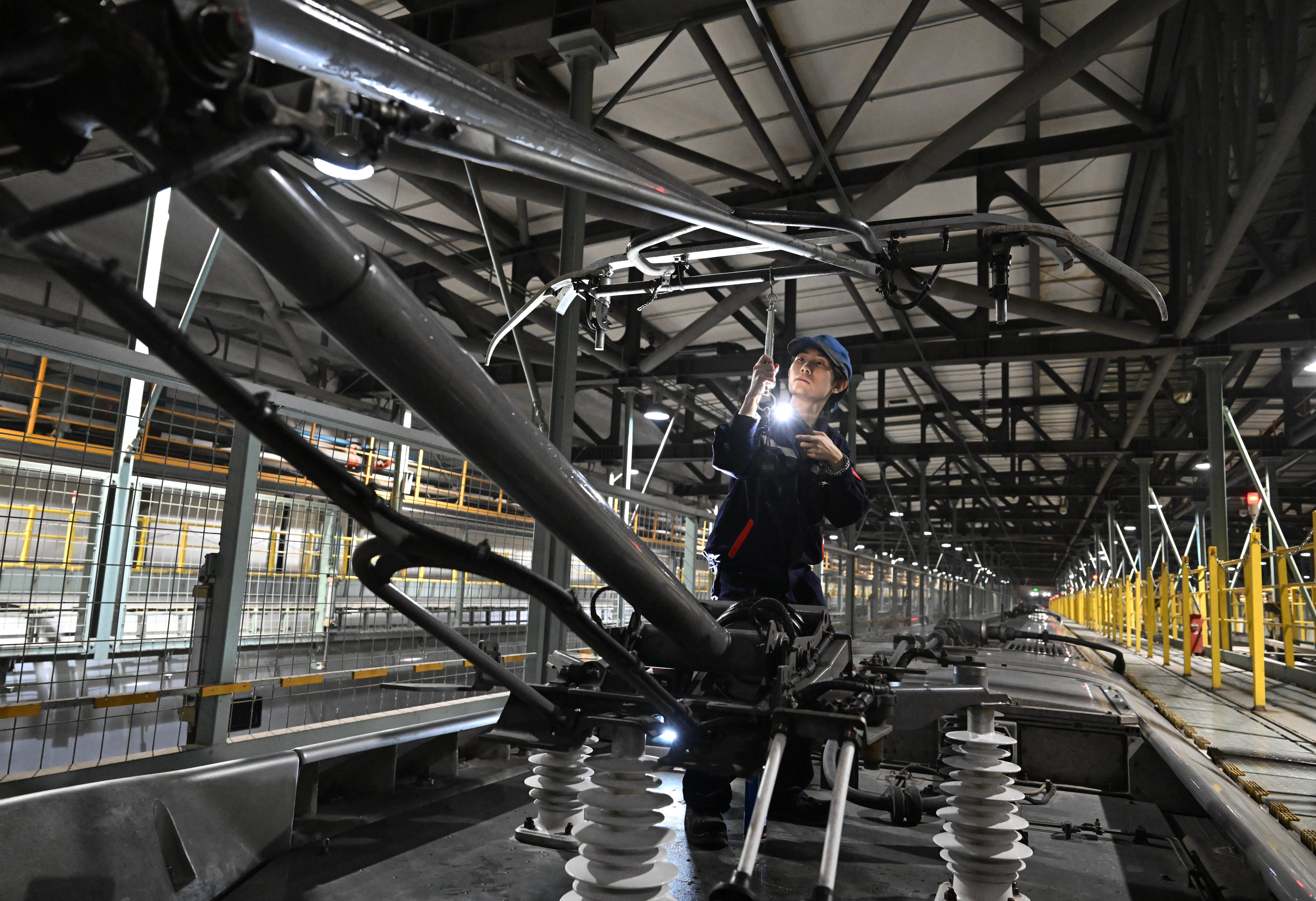 夜检动车 护航双节