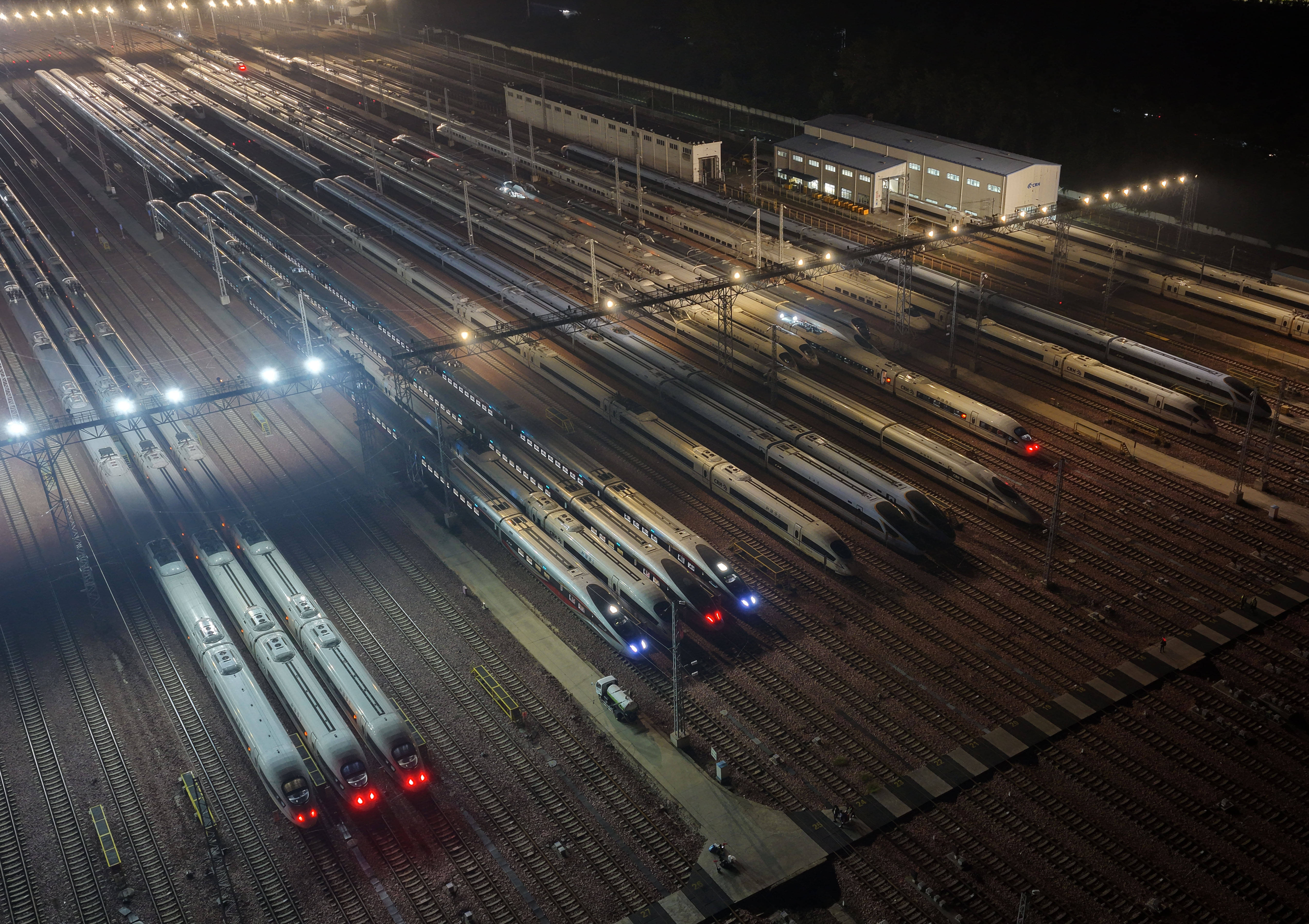 夜检动车 护航双节