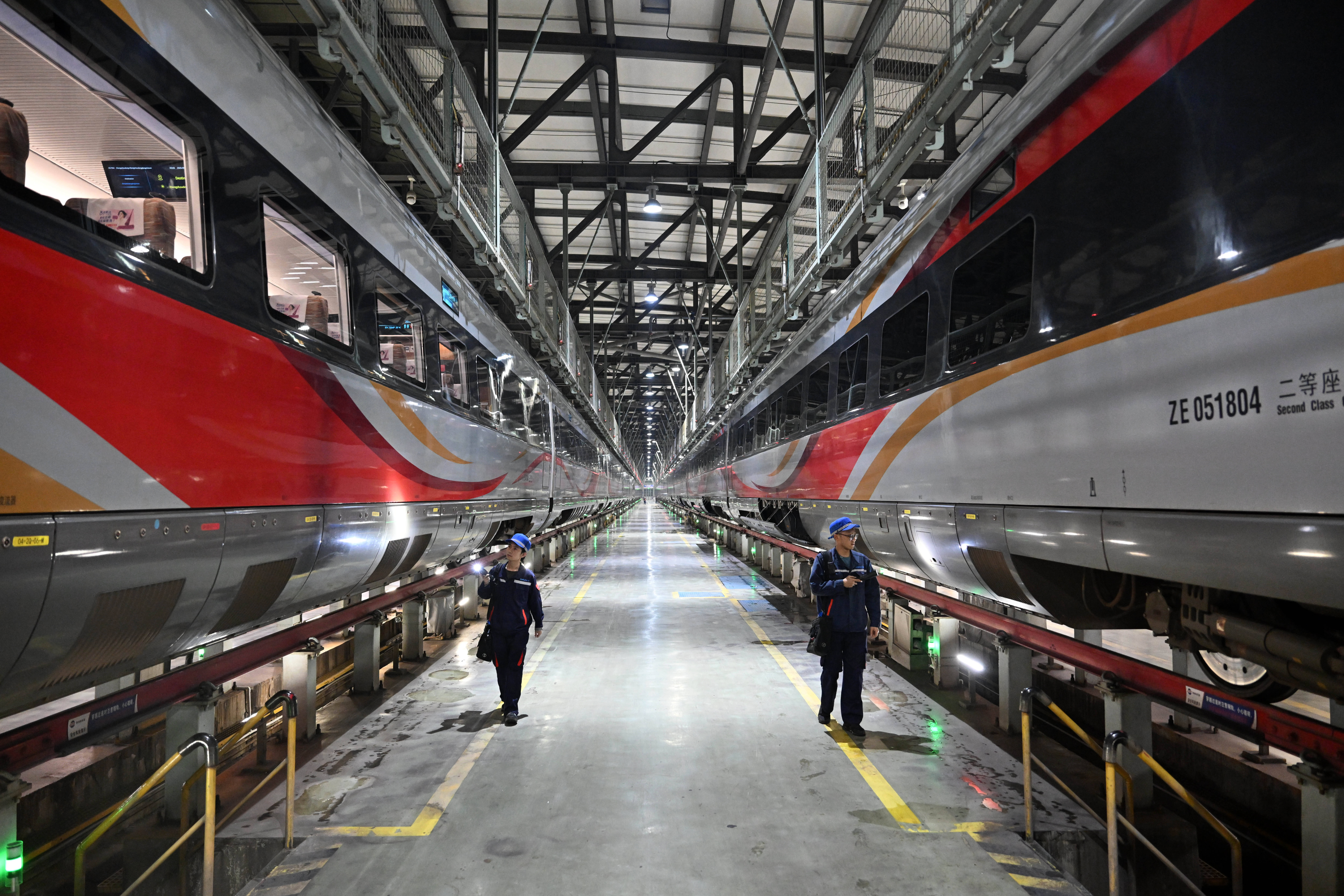 夜检动车 护航双节