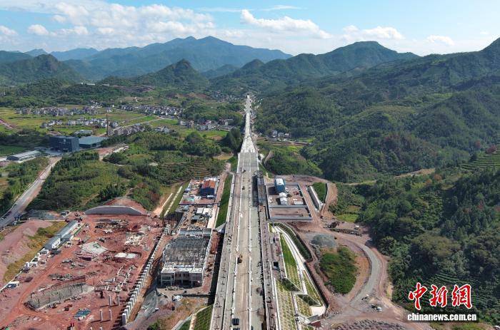 浙江丽水:畲乡高铁设施建设忙