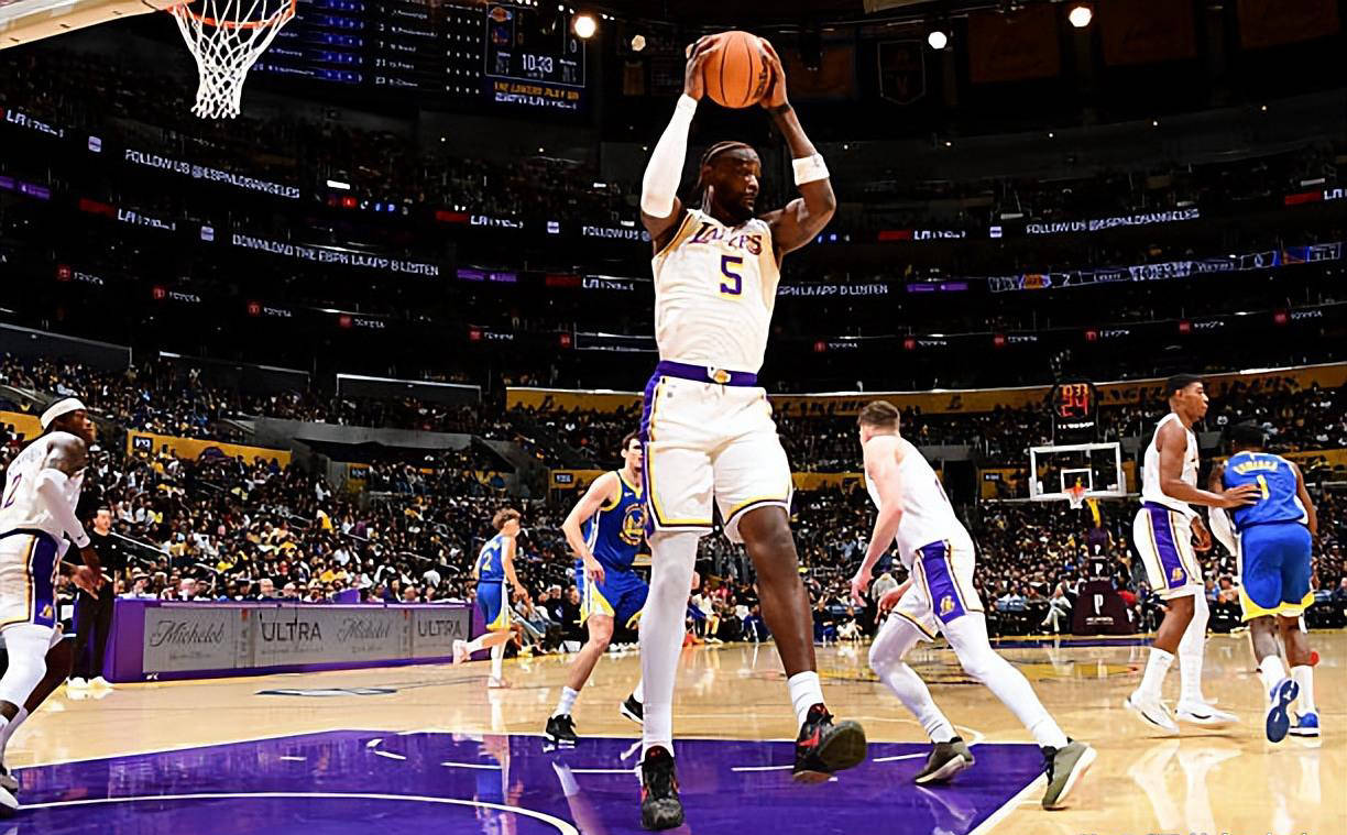 湖人内线新援展现出进攻端的潜力