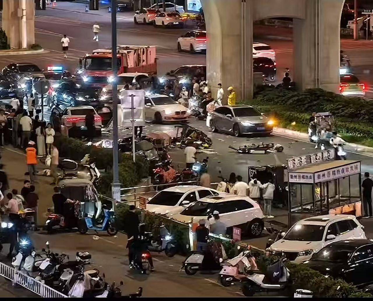河南信阳发生交通事故，涉事车辆严重受损，警方：确有此事