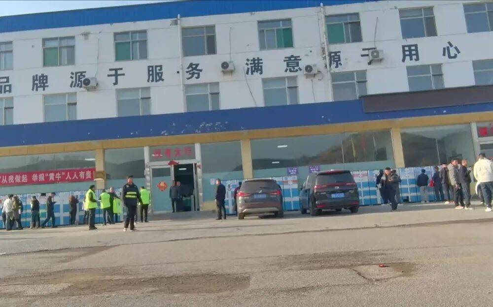 不识字也能轻松过四科？起底一驾校“文盲包过”生意：科目一考试，光标自己会动、5分钟答完93题